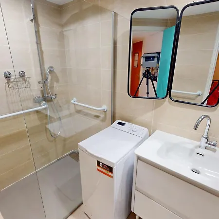 Apartament Joli 2p Moderne Et Calme Avec Terrasse, Plein Centre De Menton, A Deux Pas De La - Fr-1-196-344