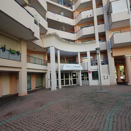 Apartament Joli 2p Moderne Et Calme Avec Terrasse, Plein Centre De Menton, A Deux Pas De La - Fr-1-196-344 *